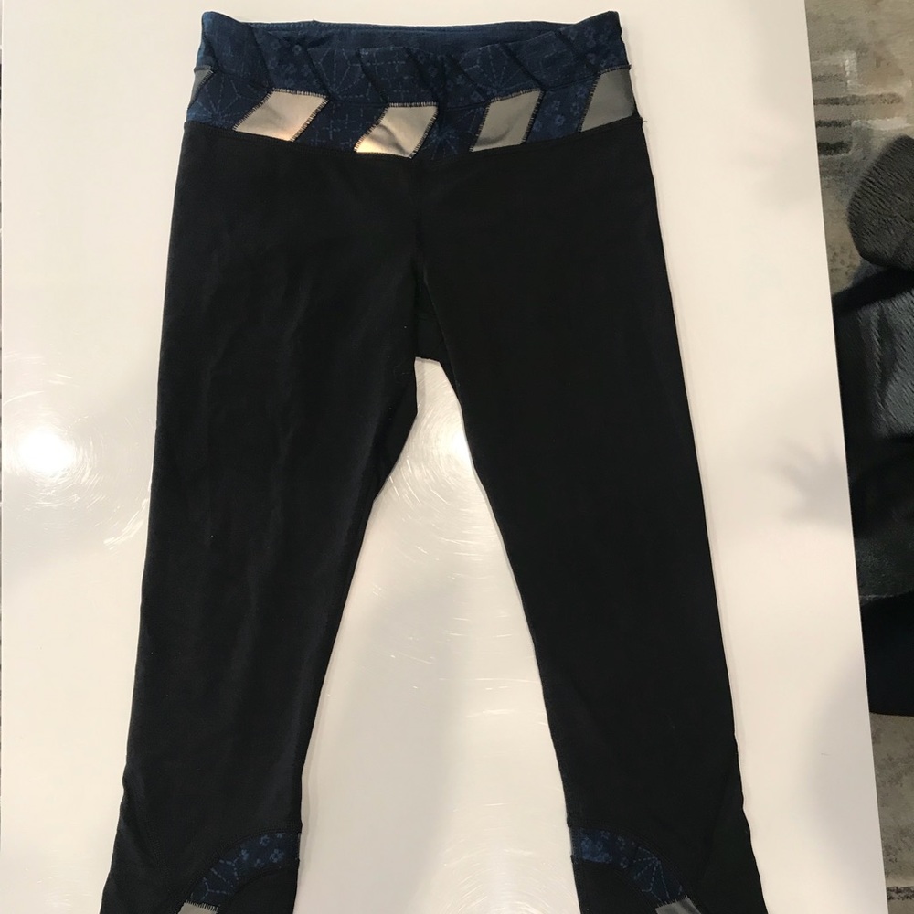 LULULEMON leggings.